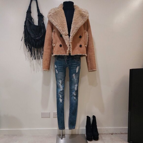 💋STUNNING!💋CHIC ATTITUDE Shearling Suede Cropped Double-Breasted Coat in Camel - Picture 6 of 16